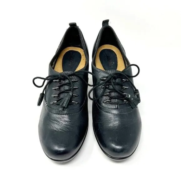 Earth Pannikin Leather Heeled Oxfords. Tassel Laces. Black. Size 8.5