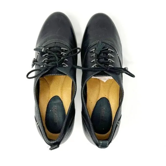 Earth Pannikin Leather Heeled Oxfords. Tassel Laces. Black. Size 8.5