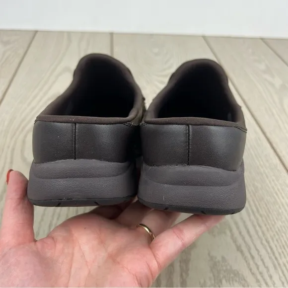 Easy Spirit Women's Traveltime Leather Clogs 12M Dark Brown $70