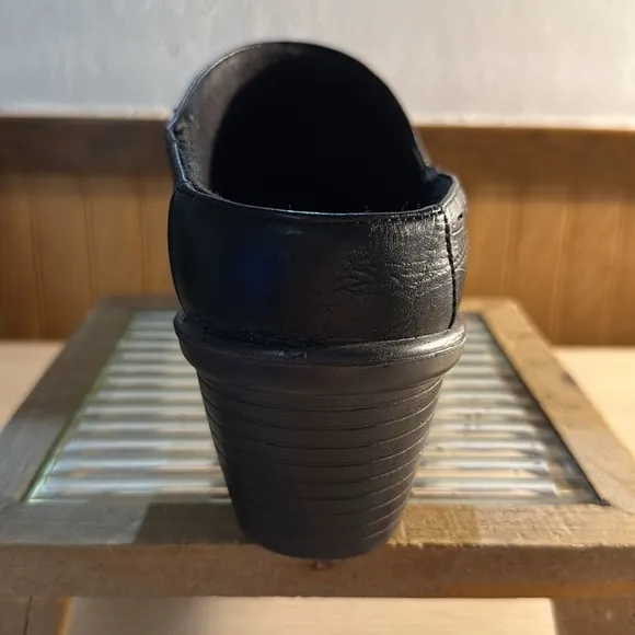 Easy Street “Cynthia” Black Comfort Ware Clogs
