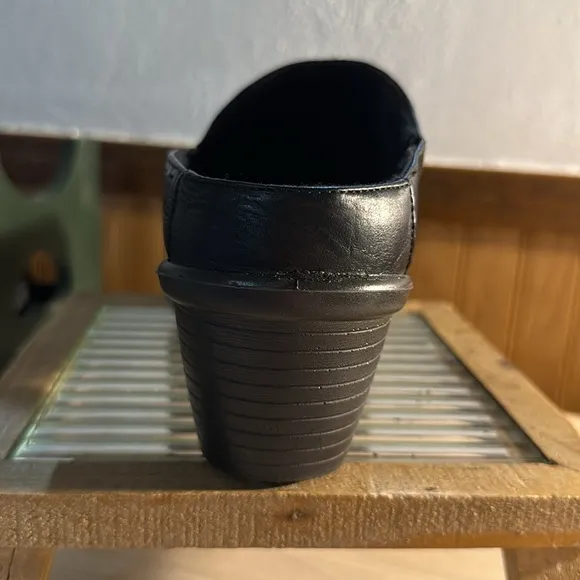 Easy Street “Cynthia” Black Comfort Ware Clogs