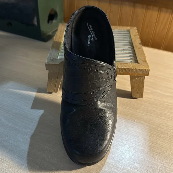 Easy Street “Cynthia” Black Comfort Ware Clogs