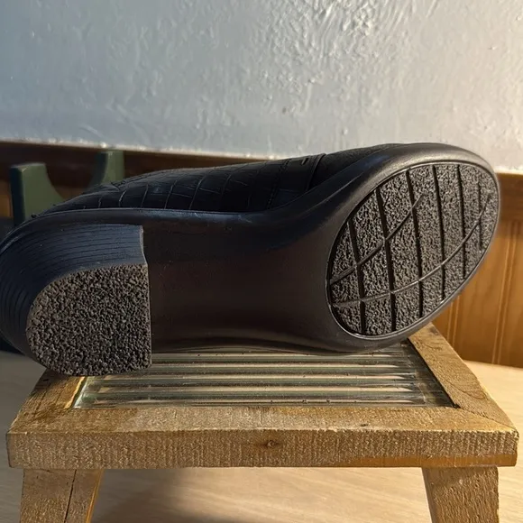 Easy Street “Cynthia” Black Comfort Ware Clogs