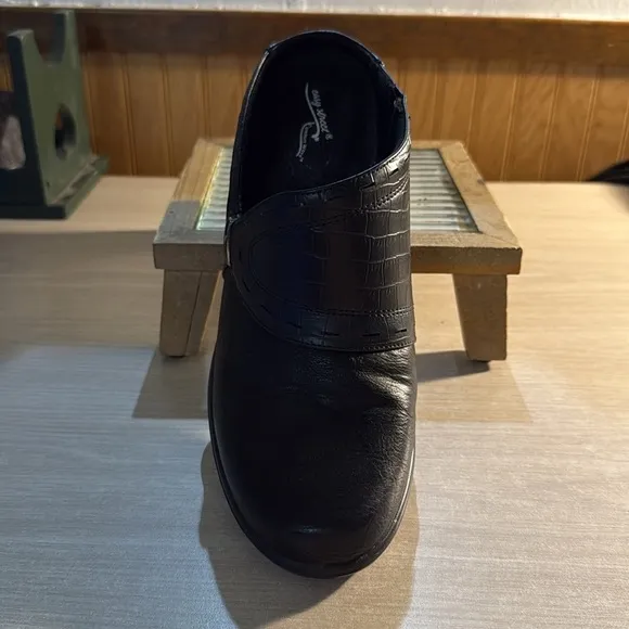 Easy Street “Cynthia” Black Comfort Ware Clogs