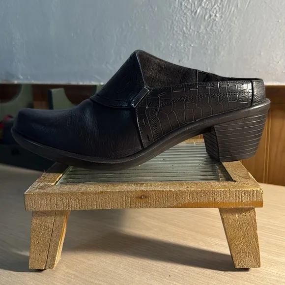 Easy Street “Cynthia” Black Comfort Ware Clogs