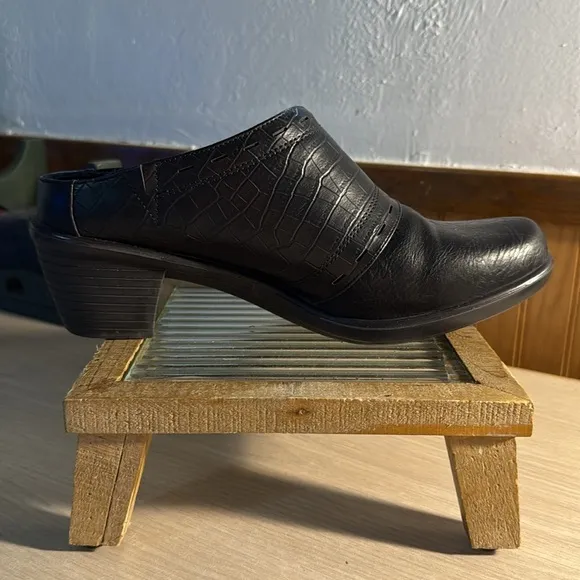 Easy Street “Cynthia” Black Comfort Ware Clogs