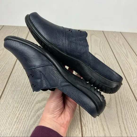Easy Street Forever Women's Comfort Cutout Clogs 10N New Navy $55