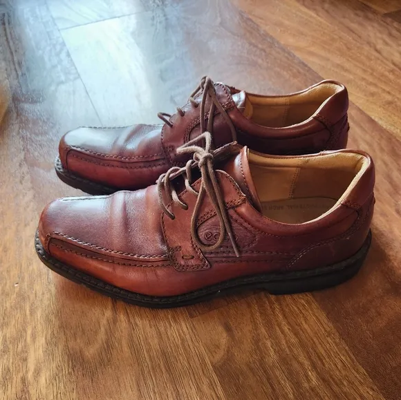 Ecco Square Toe tie up Oxfords Size 40 UK or 9 to 9.5 American