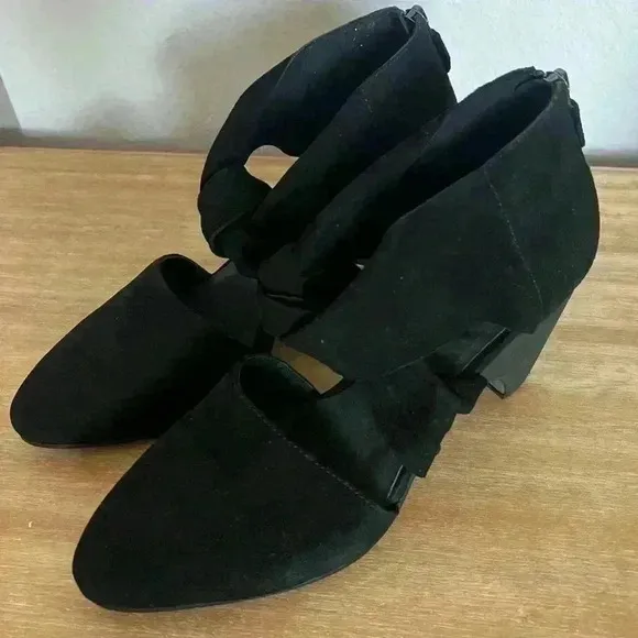 EILEEN FISHER Mary Knotted Black Suede Cutout Kitten Heel Pumps - US 7.5