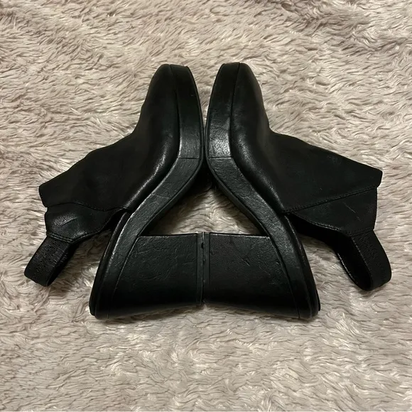 Eileen Fisher CHANCE Black Leather Closed Toe Block Heeled Slip On Slingback