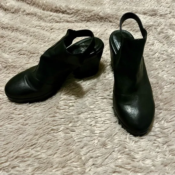 Eileen Fisher CHANCE Black Leather Closed Toe Block Heeled Slip On Slingback
