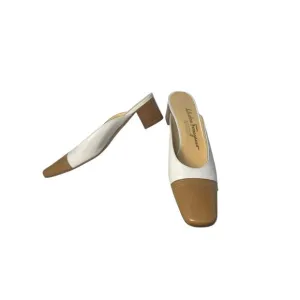 Elegant Salvatore Ferragamo Closed Toe Block Heel Mules Size 7 AAAA- Beige White