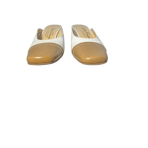 Elegant Salvatore Ferragamo Closed Toe Block Heel Mules Size 7 AAAA- Beige White