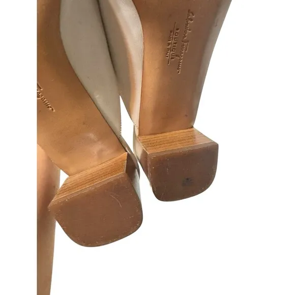 Elegant Salvatore Ferragamo Closed Toe Block Heel Mules Size 7 AAAA- Beige White