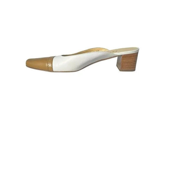 Elegant Salvatore Ferragamo Closed Toe Block Heel Mules Size 7 AAAA- Beige White