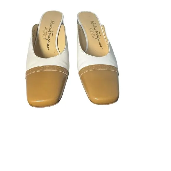 Elegant Salvatore Ferragamo Closed Toe Block Heel Mules Size 7 AAAA- Beige White