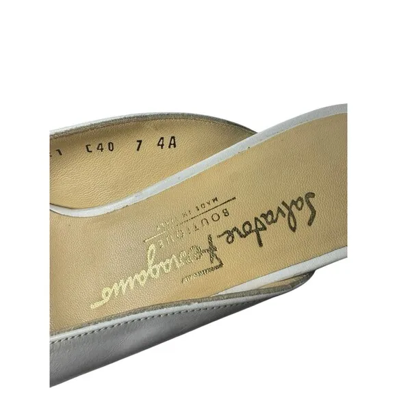 Elegant Salvatore Ferragamo Closed Toe Block Heel Mules Size 7 AAAA- Beige White
