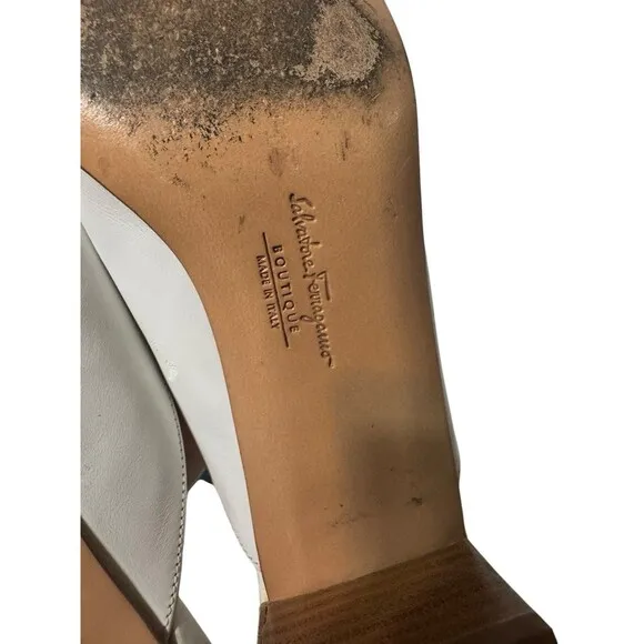 Elegant Salvatore Ferragamo Closed Toe Block Heel Mules Size 7 AAAA- Beige White
