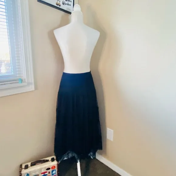 Elie Tahari black lace overlay skirt, Sz. 4