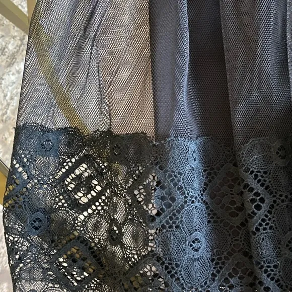 Elie Tahari black lace overlay skirt, Sz. 4