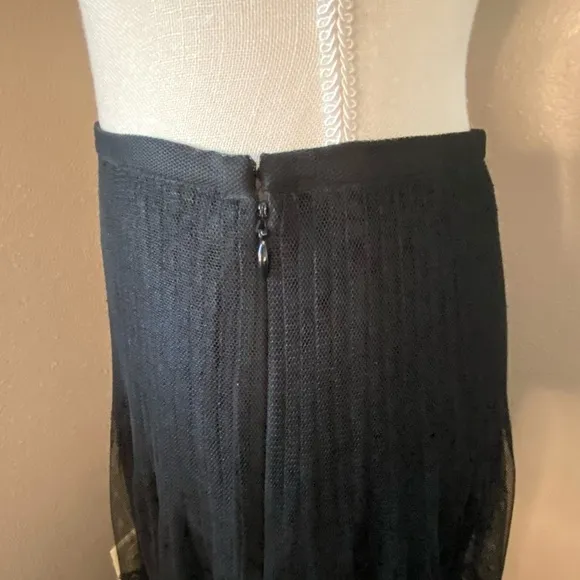 Elie Tahari black lace overlay skirt, Sz. 4