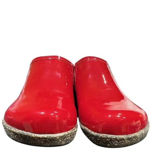 Elites by Walking Cradles Red Patent Leather Clogs Size 9.5W