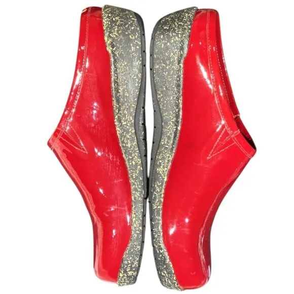 Elites by Walking Cradles Red Patent Leather Clogs Size 9.5W