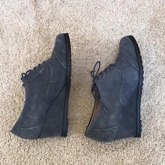 ELLEN TRACY active Tobin grey size 9 suede wedges
