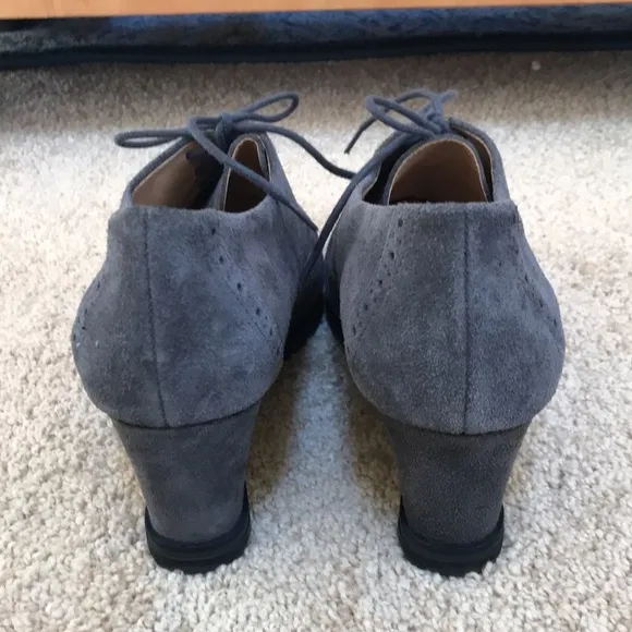 ELLEN TRACY active Tobin grey size 9 suede wedges