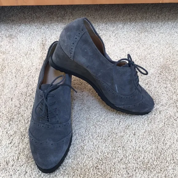 ELLEN TRACY active Tobin grey size 9 suede wedges