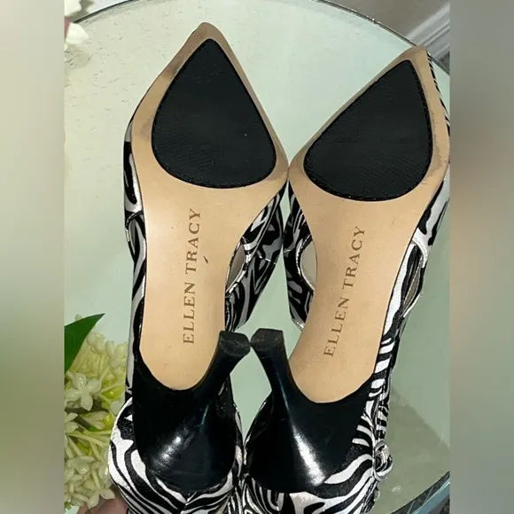 Ellen Tracy Size 7 Zebra Print Pointed Toe Kitten Heels