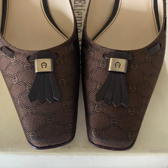 “Etienne Aigner” brown logo kitten heels; size 8