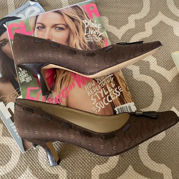 “Etienne Aigner” brown logo kitten heels; size 8