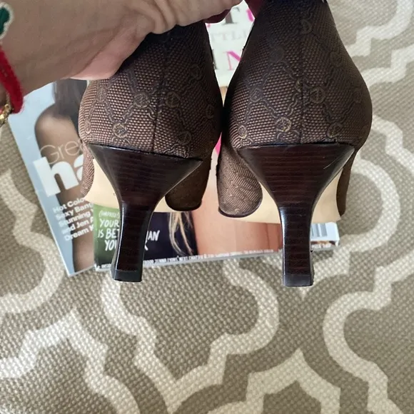 “Etienne Aigner” brown logo kitten heels; size 8
