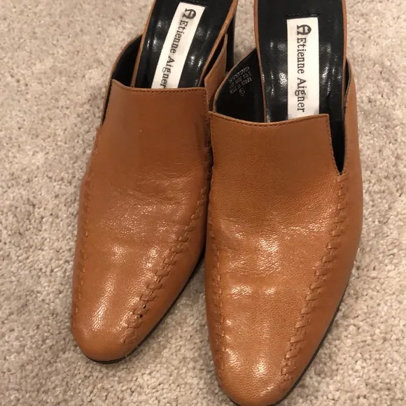 ETIENNE AIGNER CARAMEL LEATHER MULE.. PROTEGE