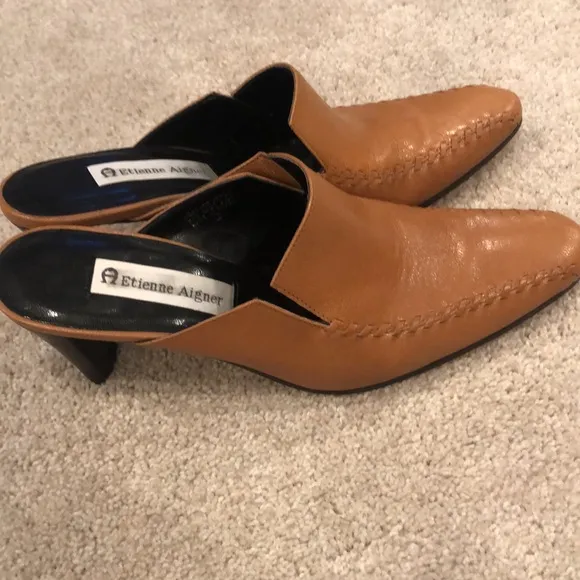 ETIENNE AIGNER CARAMEL LEATHER MULE.. PROTEGE