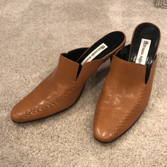 ETIENNE AIGNER CARAMEL LEATHER MULE.. PROTEGE