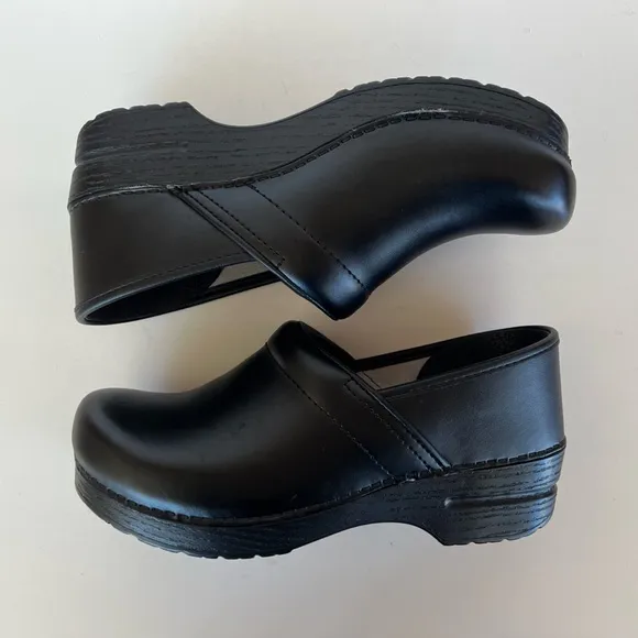 EUC Dansko Women's Professional Clog Black Cabrio Clog, sz 9.5