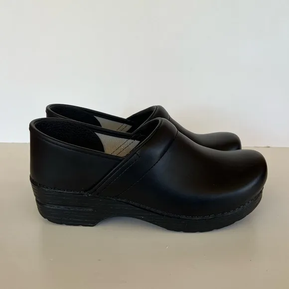 EUC Dansko Women's Professional Clog Black Cabrio Clog, sz 9.5