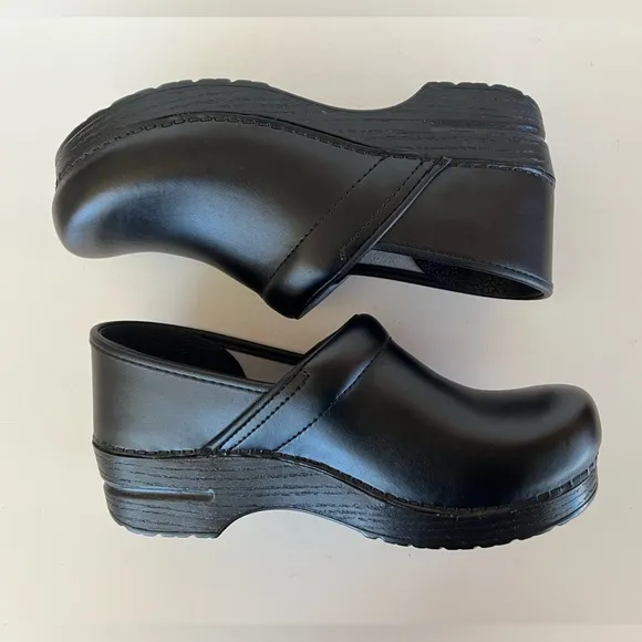 EUC Dansko Women's Professional Clog Black Cabrio Clog, sz 9.5