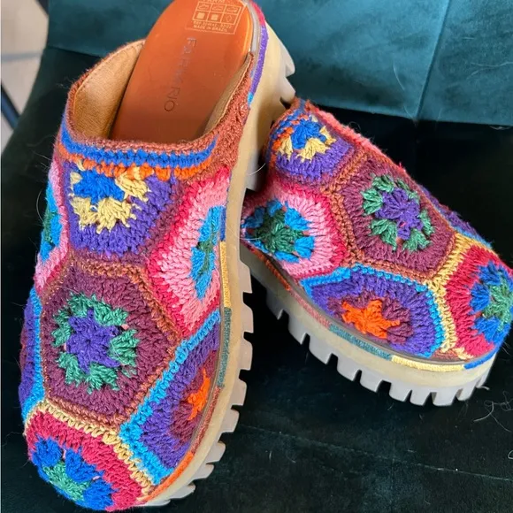 Farm Rio Caramel Colorful Crochet Platform Clogs size 9