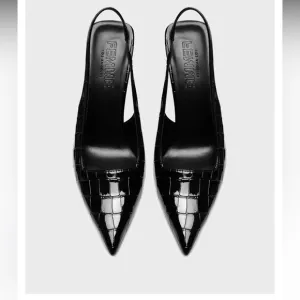 FEMME LA G63 Slingback Heels in Exotic Noir