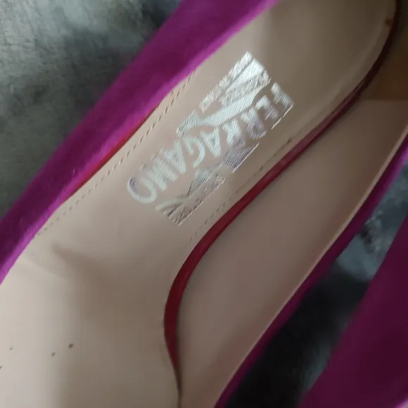 Ferragamo heels in fushia, size 8 1\2