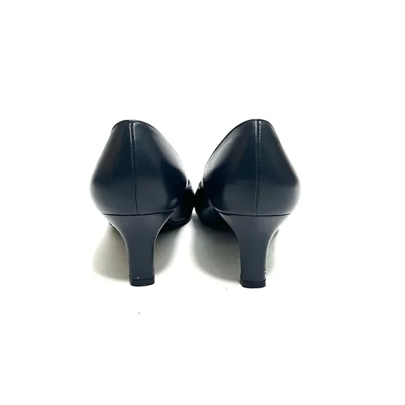 FERRAGAMO | Vintage Y2K midnight blue leather pointed toe kitten heels