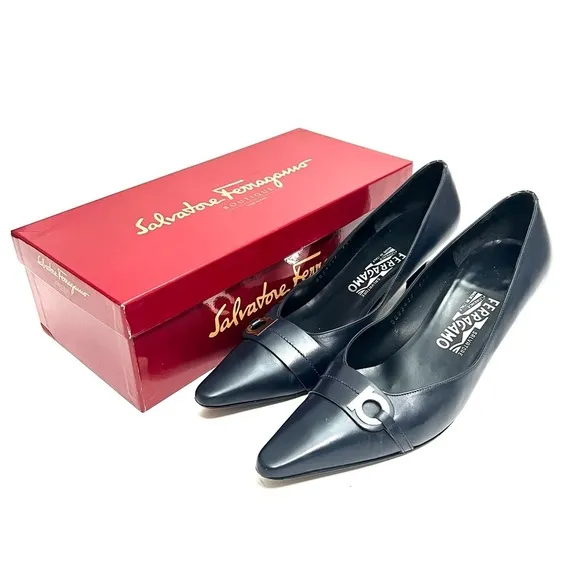 FERRAGAMO | Vintage Y2K midnight blue leather pointed toe kitten heels