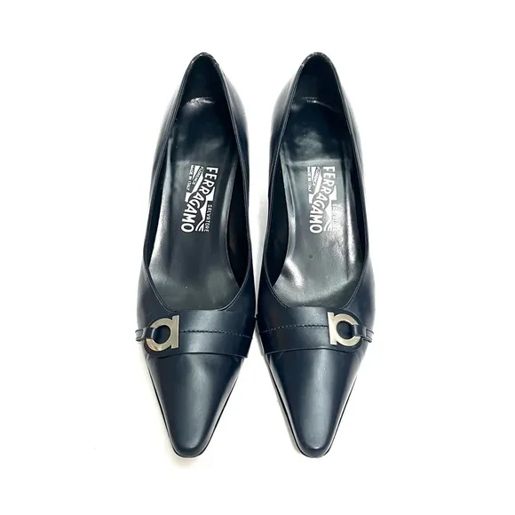 FERRAGAMO | Vintage Y2K midnight blue leather pointed toe kitten heels