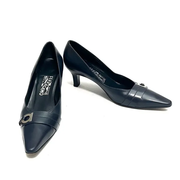 FERRAGAMO | Vintage Y2K midnight blue leather pointed toe kitten heels