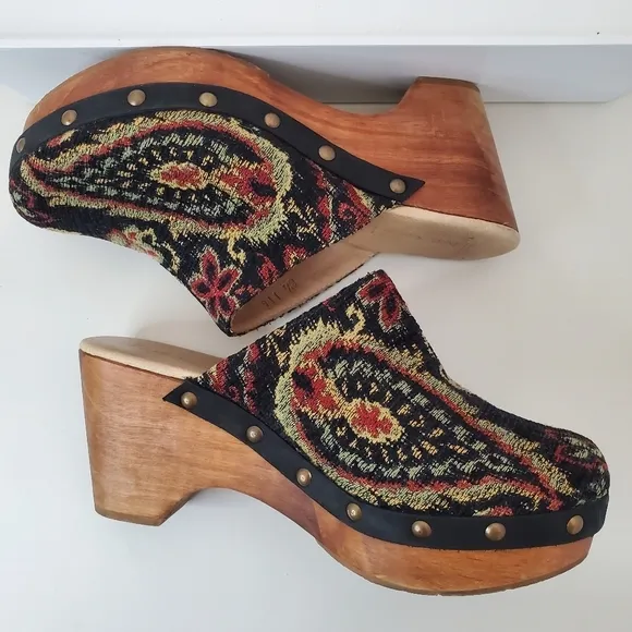Five Worlds by Cordani Black Tapestry Embrpidered Clog Mules Made In Mexico