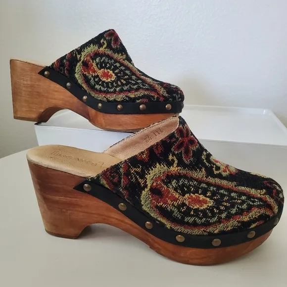 Five Worlds by Cordani Black Tapestry Embrpidered Clog Mules Made In Mexico