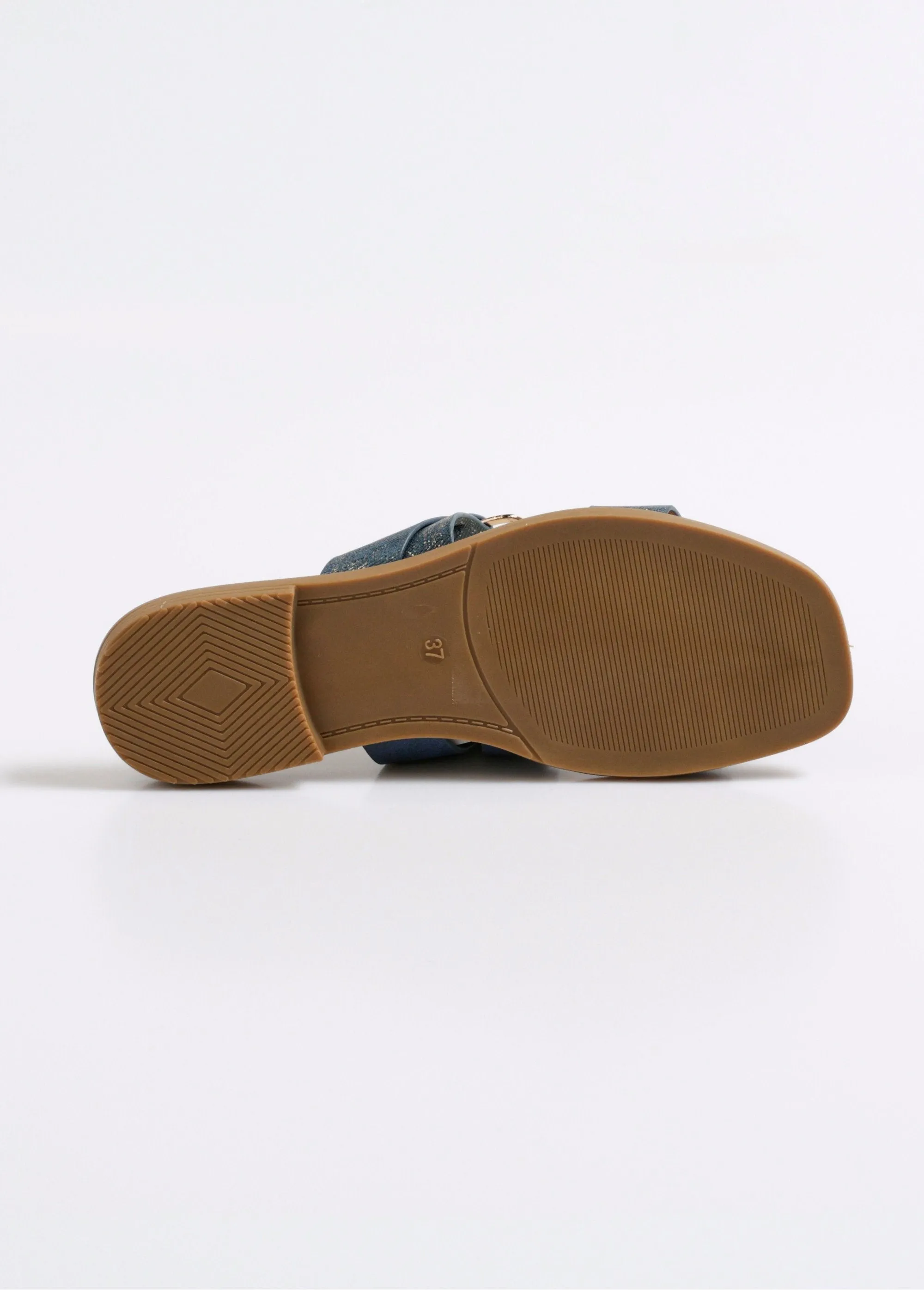 Flat mules with metallic straps